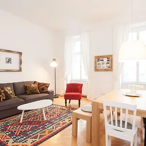 Apartment Lovely In A Quiet Area Close To The Center