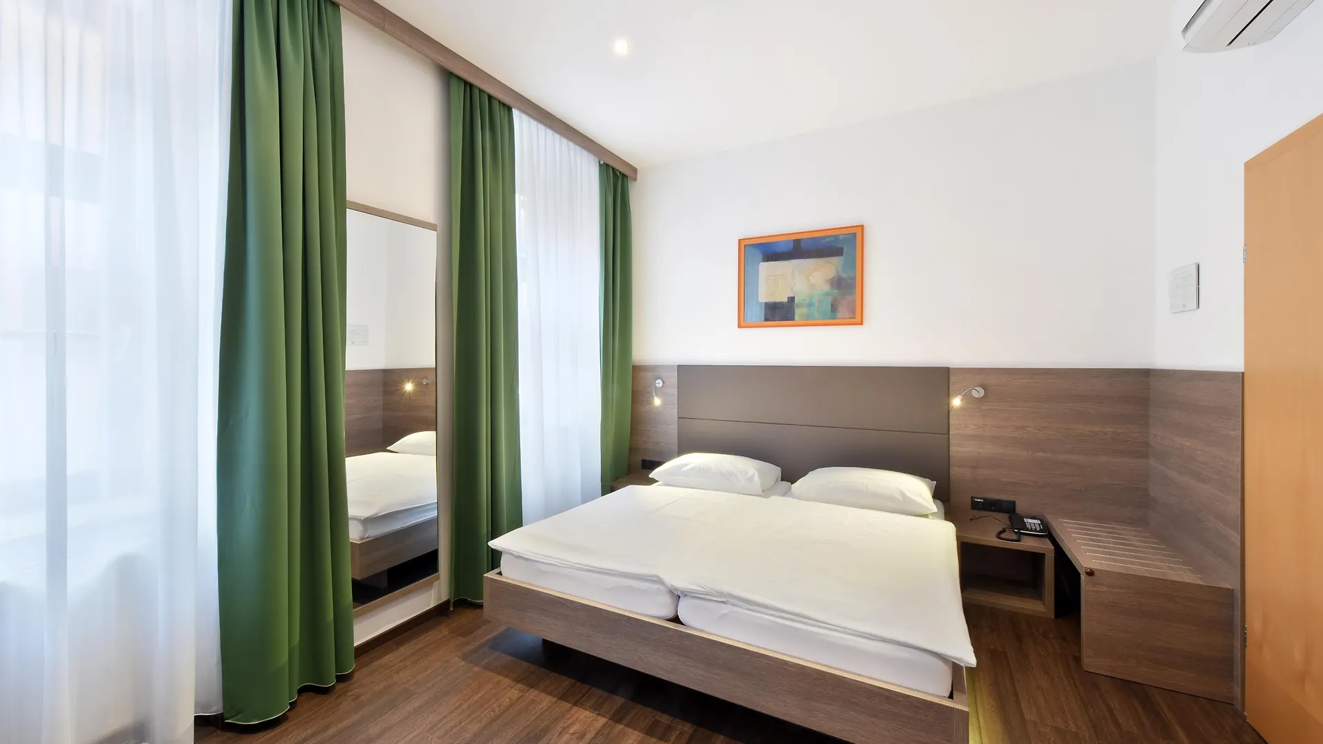 Hotel Lucia Wien 3*,