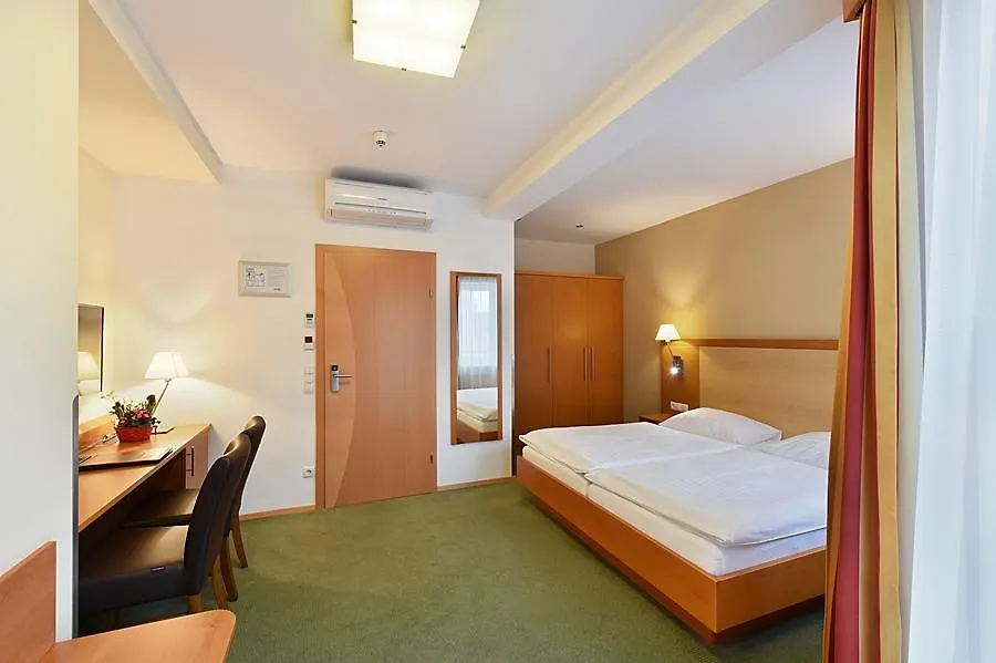 וינה Hotel Lucia