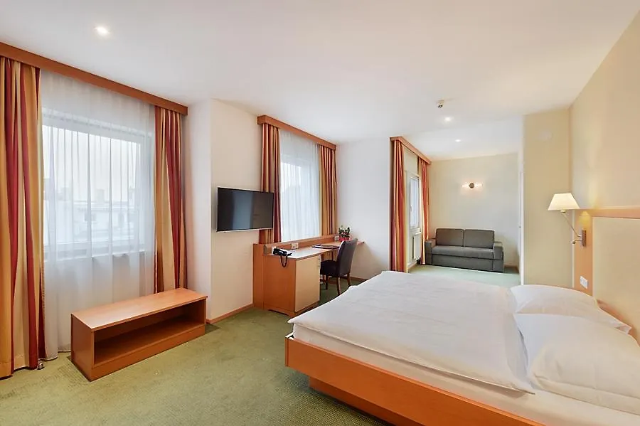 וינה Hotel Lucia
