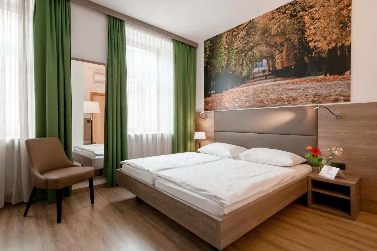 וינה Hotel Lucia