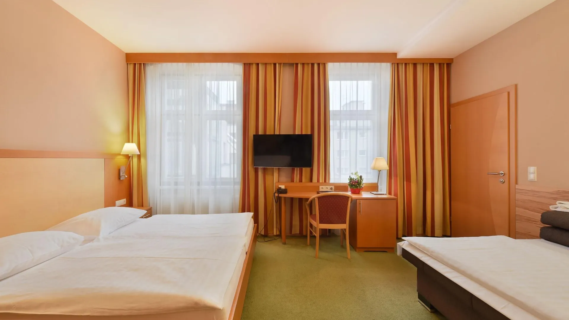 וינה Hotel Lucia