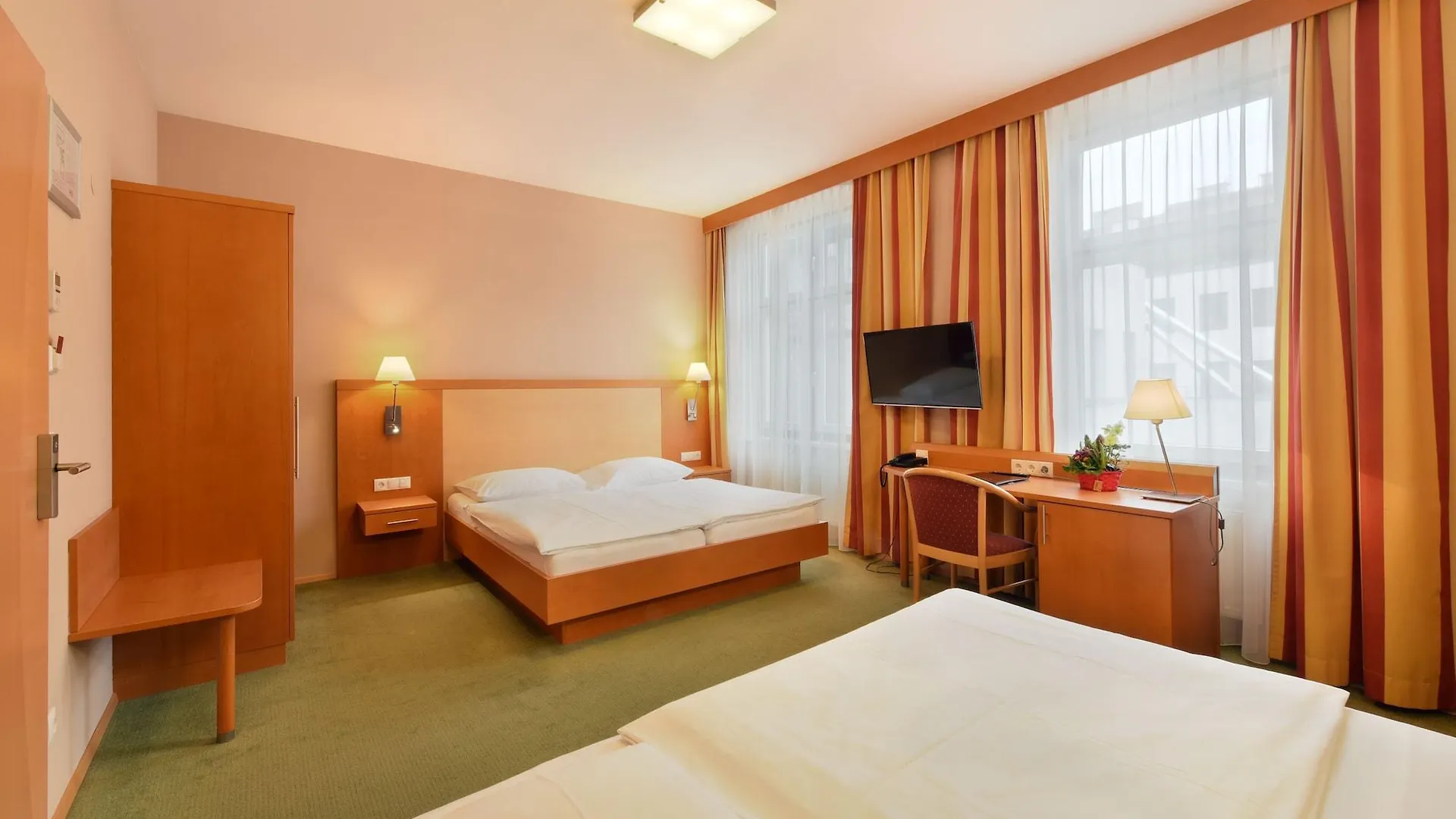 ***  וינה Hotel Lucia אוסטריה