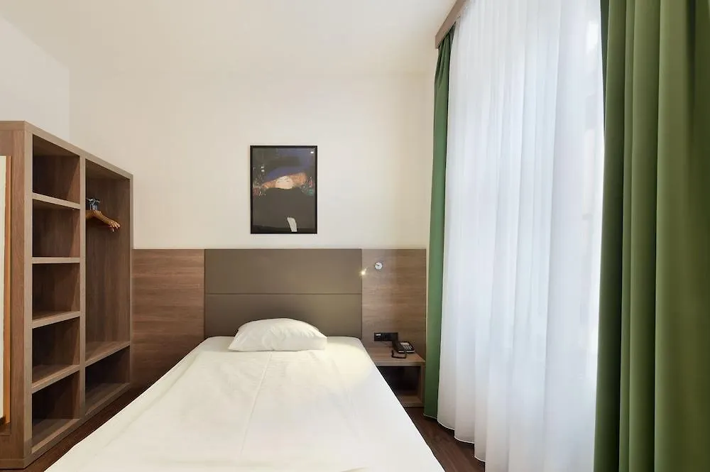 וינה Hotel Lucia