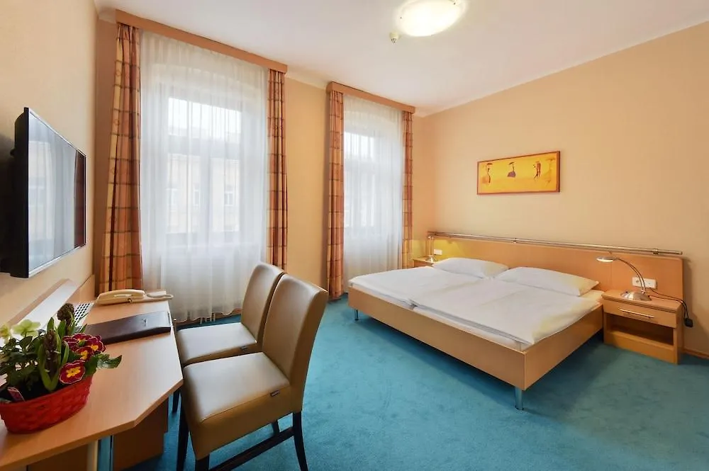 וינה Hotel Lucia