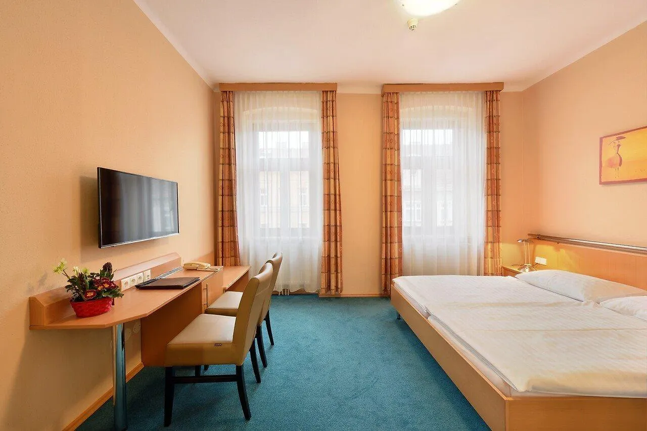 וינה Hotel Lucia