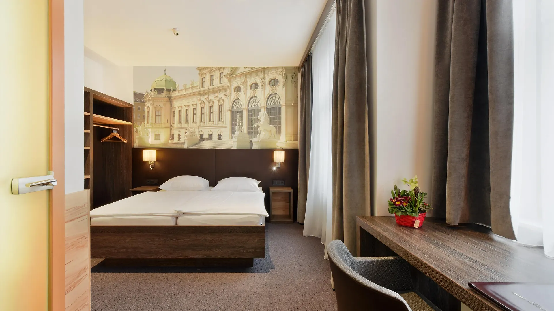 וינה Hotel Lucia