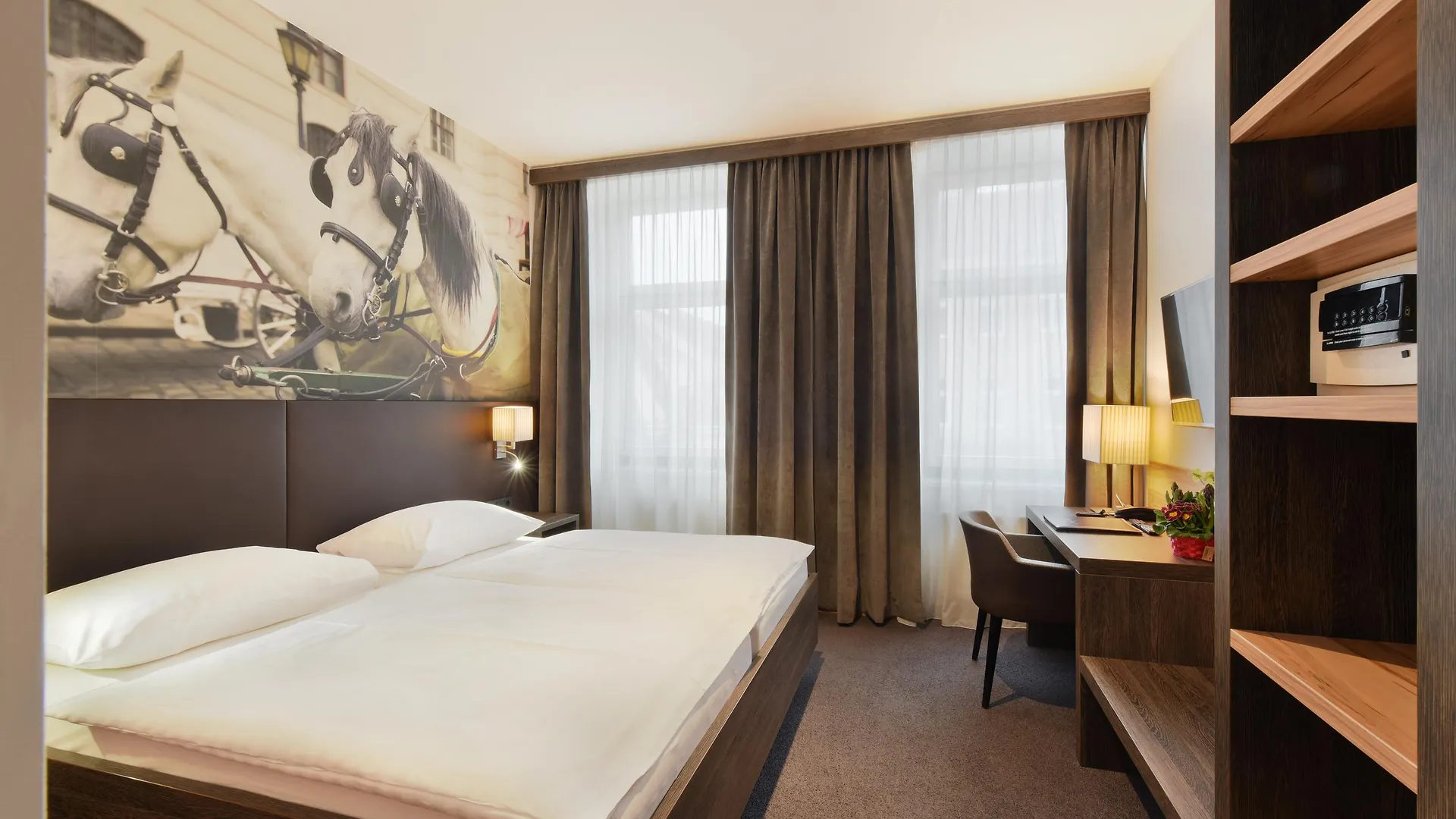 וינה Hotel Lucia