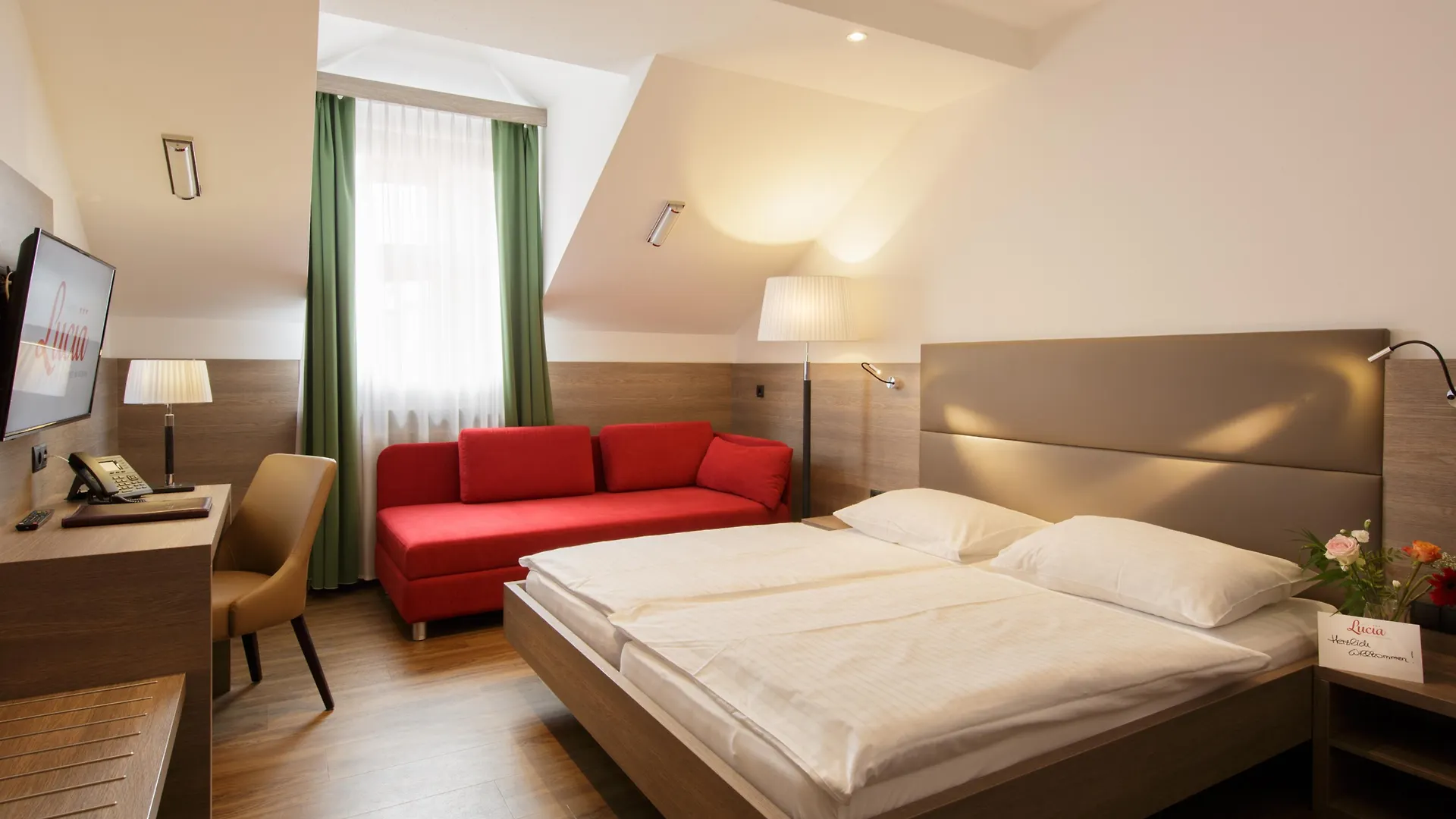 וינה Hotel Lucia