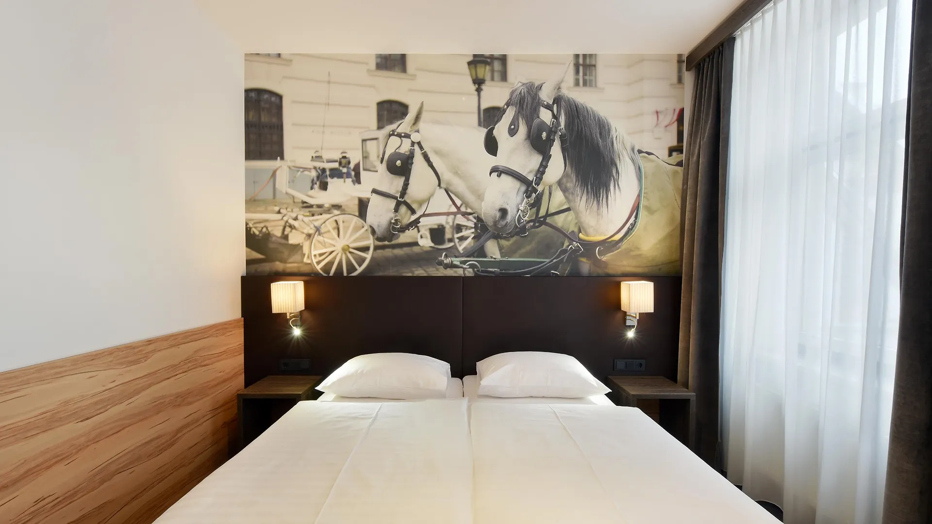 וינה Hotel Lucia