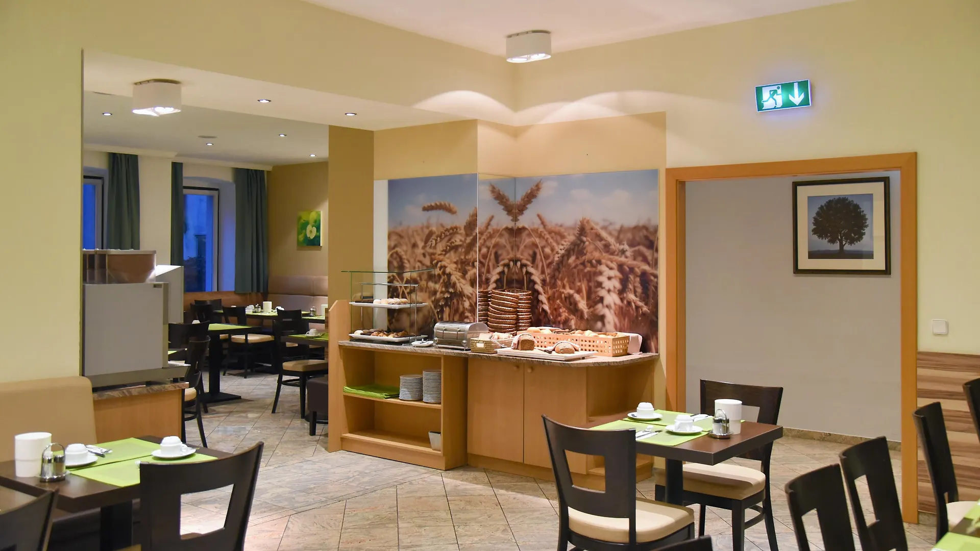 וינה Hotel Lucia