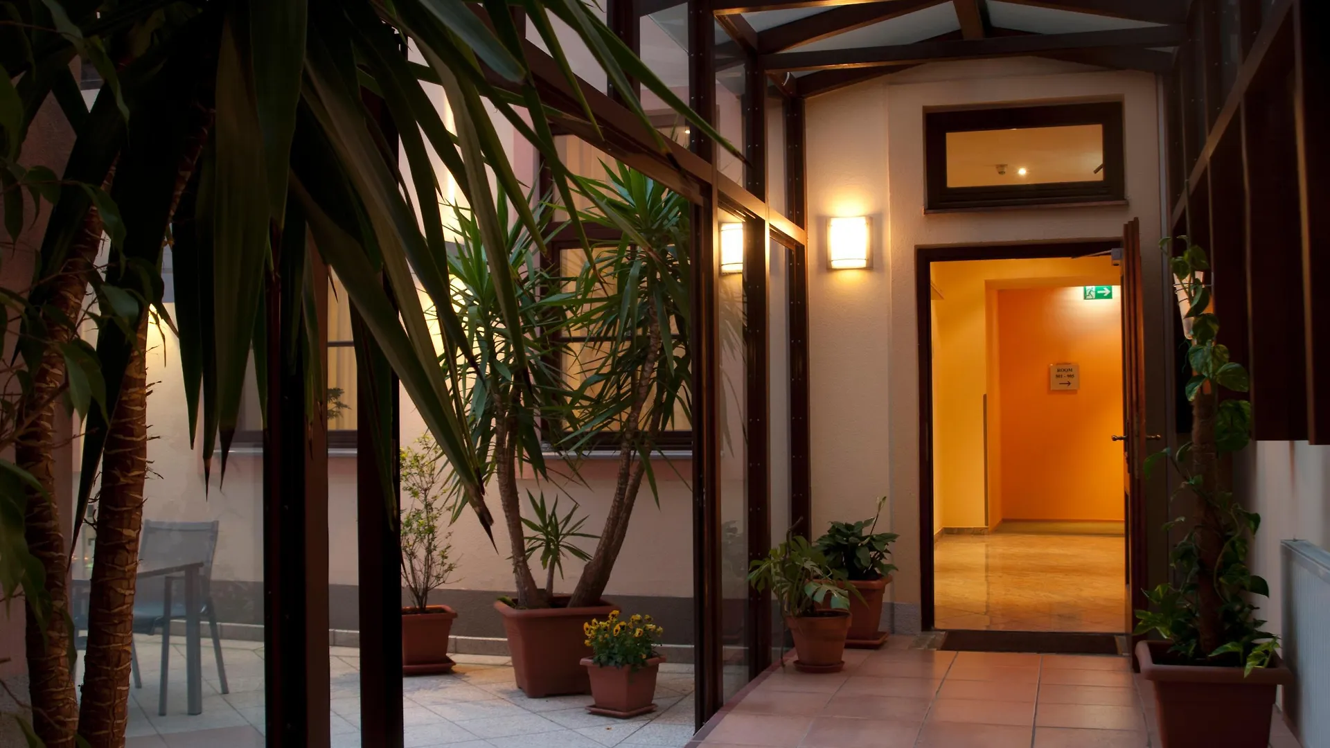 וינה Hotel Lucia