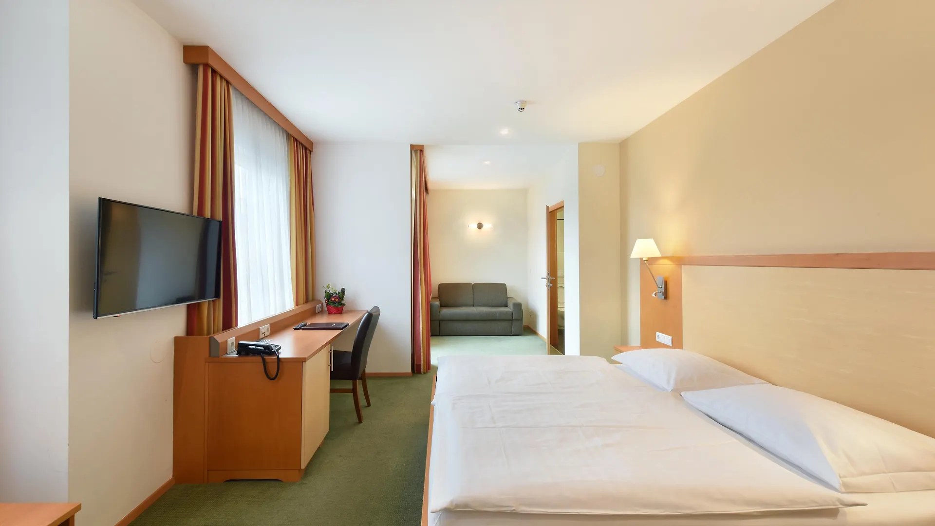 וינה Hotel Lucia