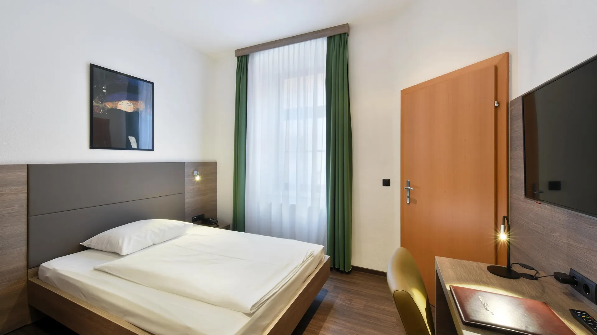 וינה Hotel Lucia