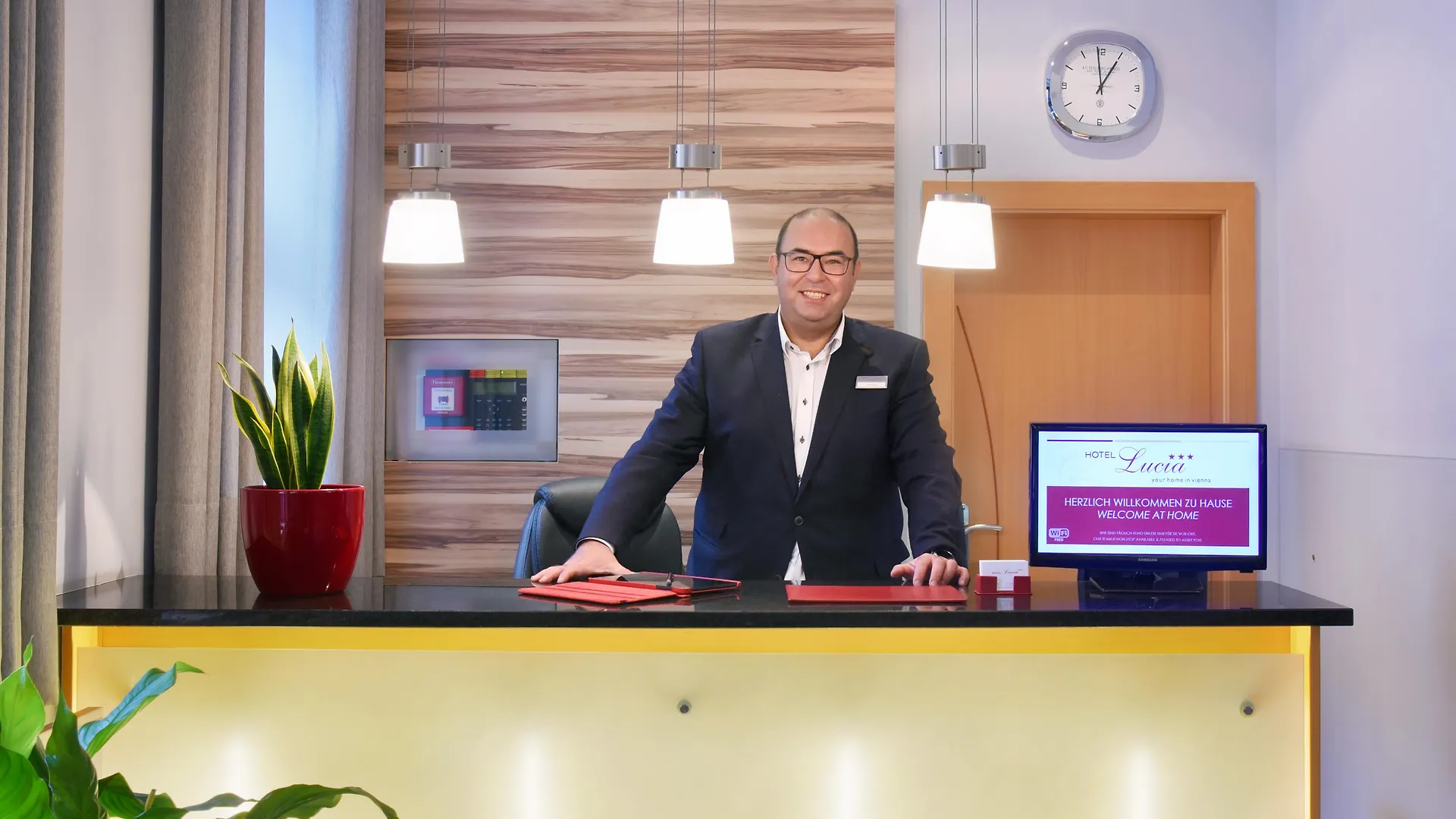 וינה Hotel Lucia