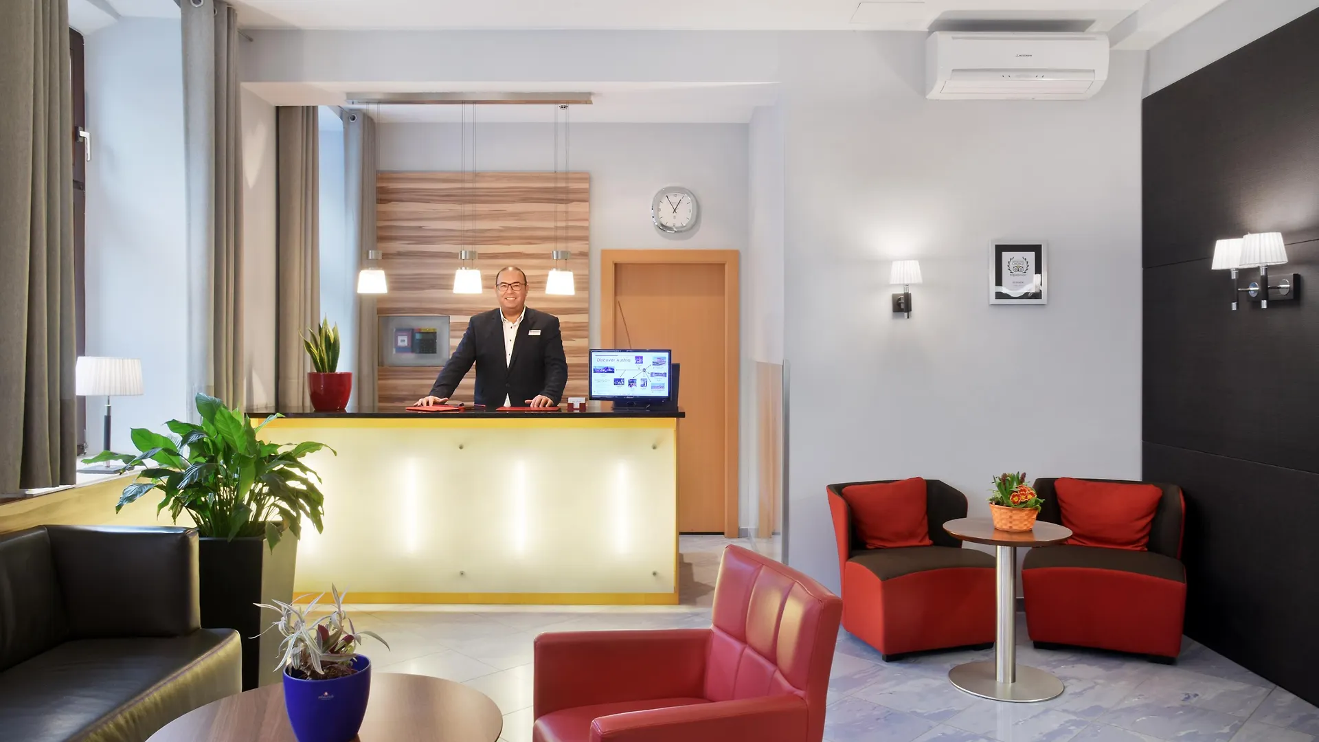 וינה Hotel Lucia