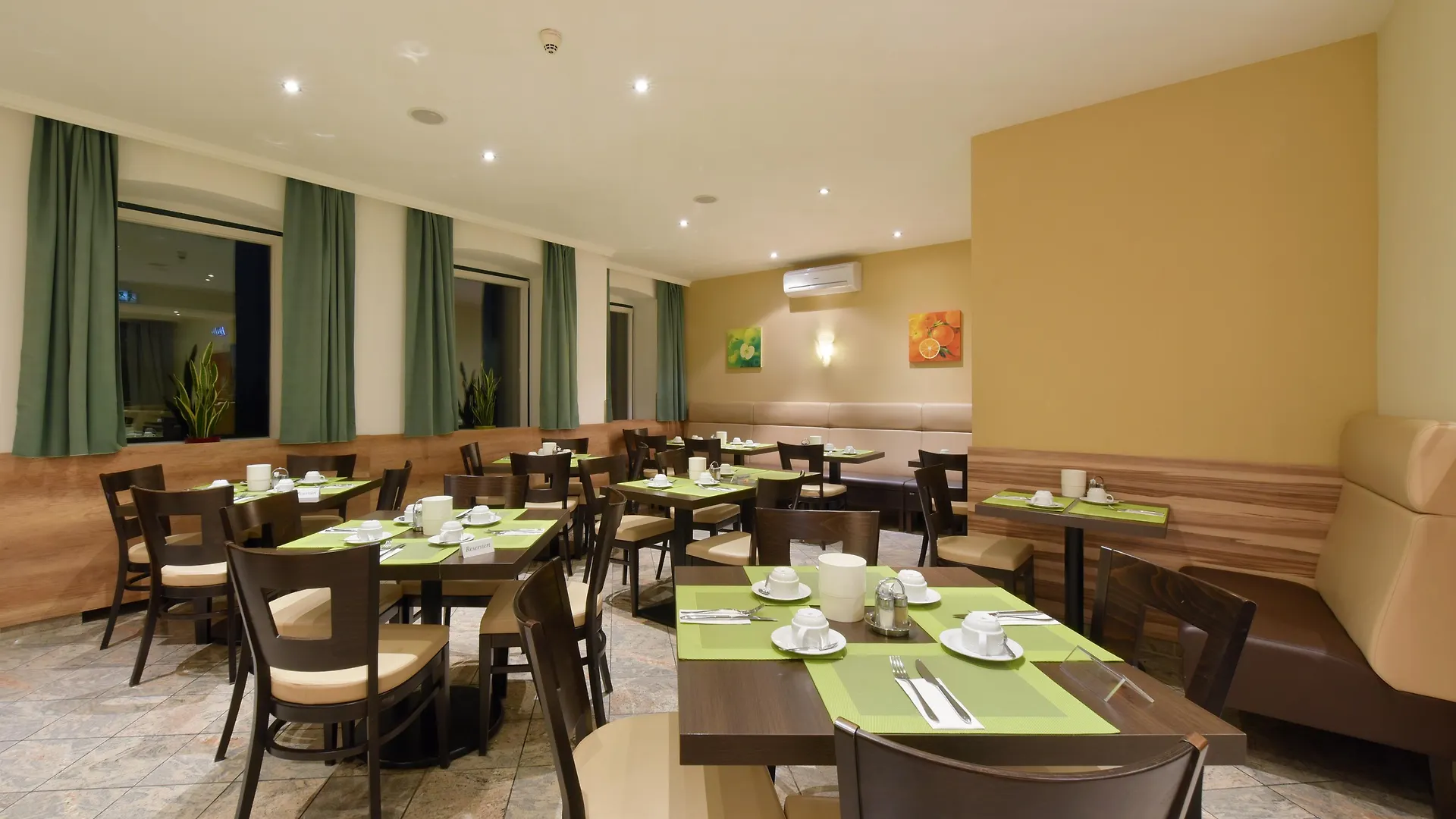 וינה Hotel Lucia