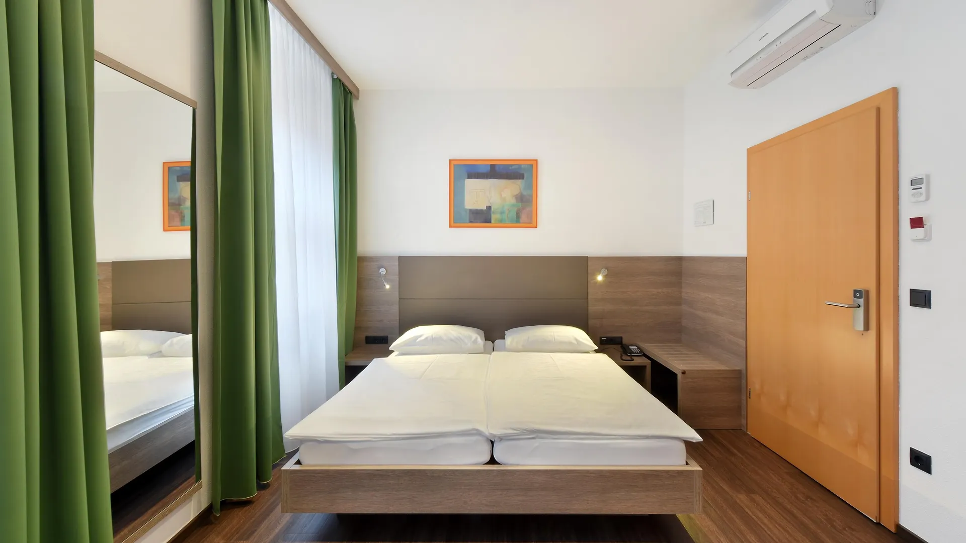 וינה Hotel Lucia