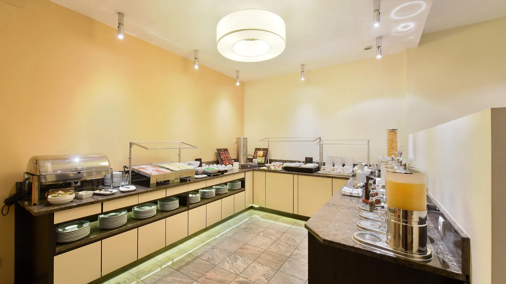 וינה Hotel Lucia