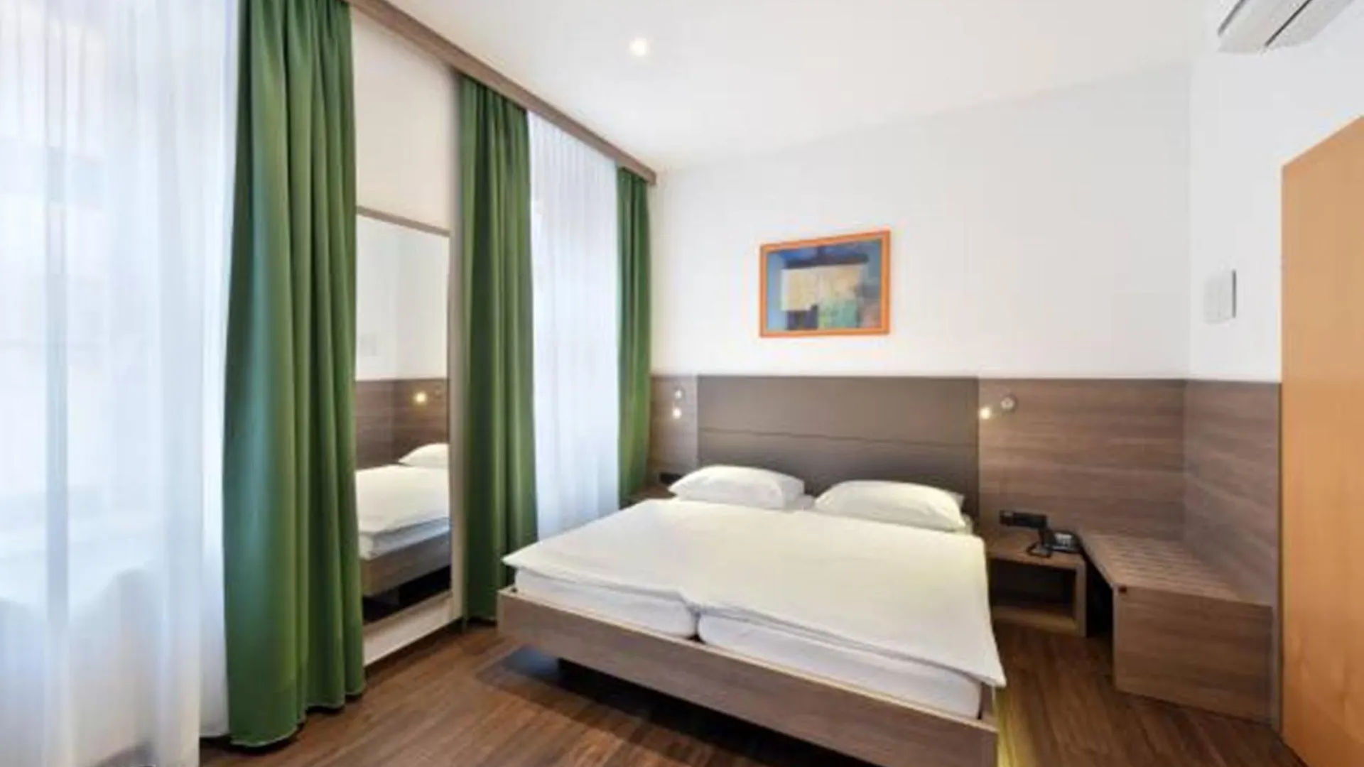 וינה Hotel Lucia