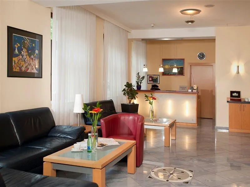 וינה Hotel Lucia 3*,
