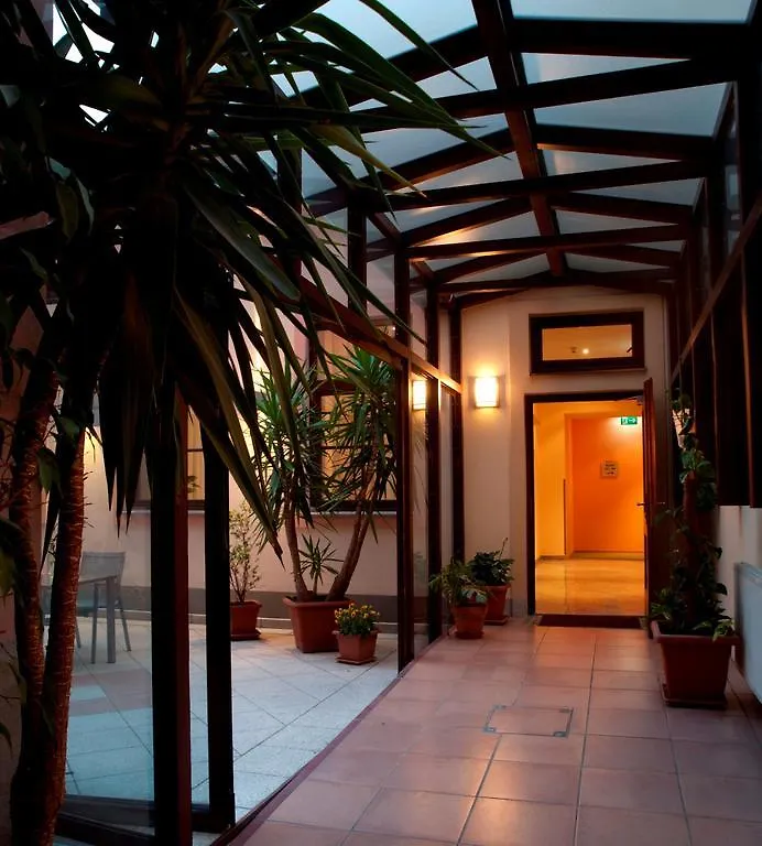 וינה Hotel Lucia 3*,  אוסטריה