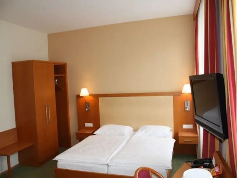 וינה Hotel Lucia