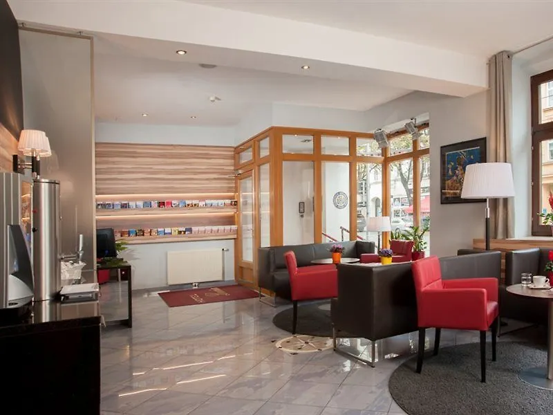 וינה Hotel Lucia