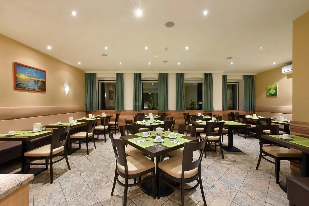 וינה Hotel Lucia
